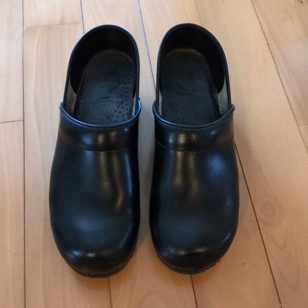 Black leather Dansko clogs